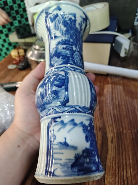 古玩陶瓷山水紋青花花觚真品鑒賞圖