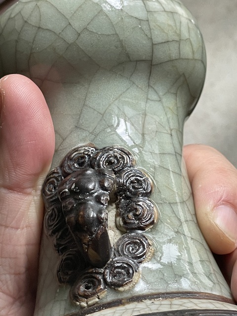 古玩陶瓷哥釉鐵銹釉雙鋪首耳瓶真品鑒賞圖