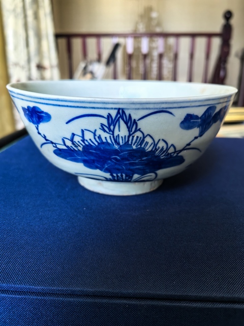 古玩陶瓷青花花卉紋碗真品鑒賞圖