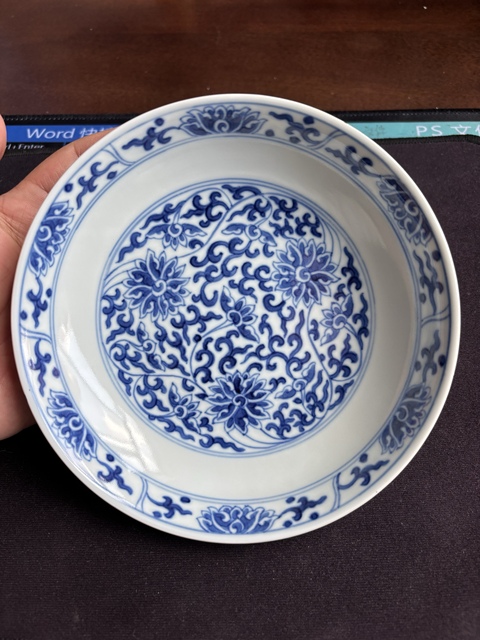 古玩陶瓷青花纏枝花卉紋臥盤真品鑒賞圖