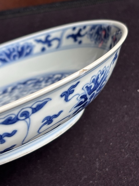 古玩陶瓷青花纏枝花卉紋臥盤真品鑒賞圖