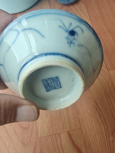 古玩陶瓷青花纏枝花卉紋盤真品鑒賞圖