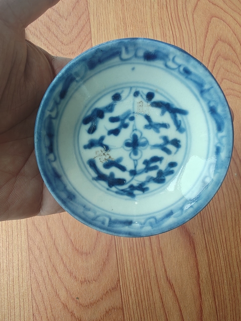 古玩陶瓷青花纏枝花卉紋盤真品鑒賞圖
