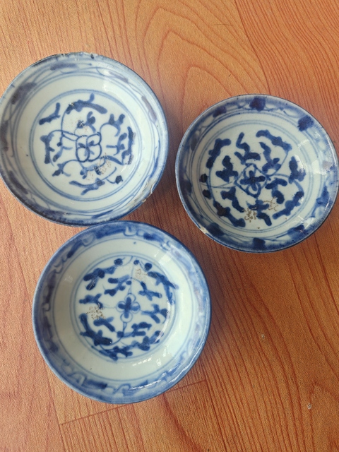古玩陶瓷青花纏枝花卉紋盤真品鑒賞圖