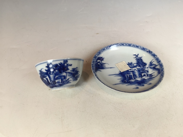 古玩陶瓷清中風景山水青花杯碟套真品鑒賞圖