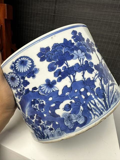 古玩陶瓷青花花卉紋三足爐真品鑒賞圖