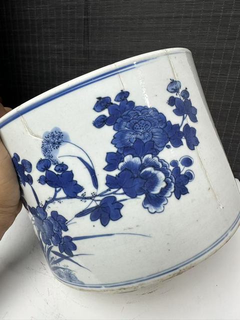 古玩陶瓷青花花卉紋三足爐真品鑒賞圖