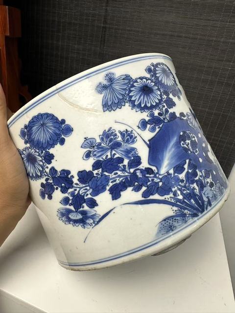 古玩陶瓷青花花卉紋三足爐真品鑒賞圖
