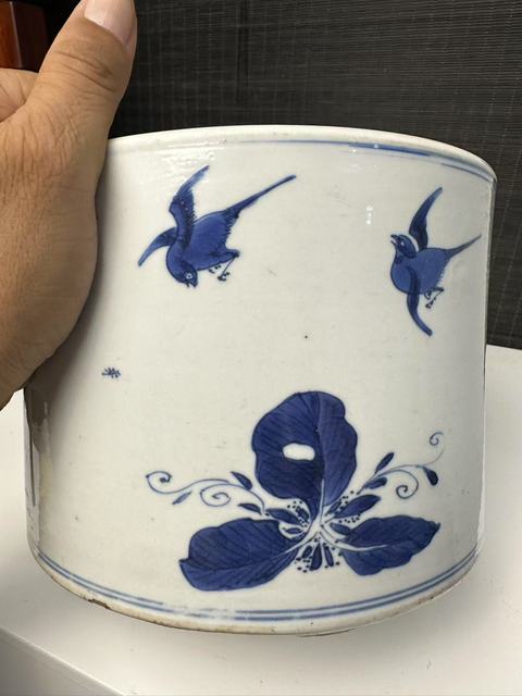 古玩陶瓷青花花卉紋三足爐真品鑒賞圖