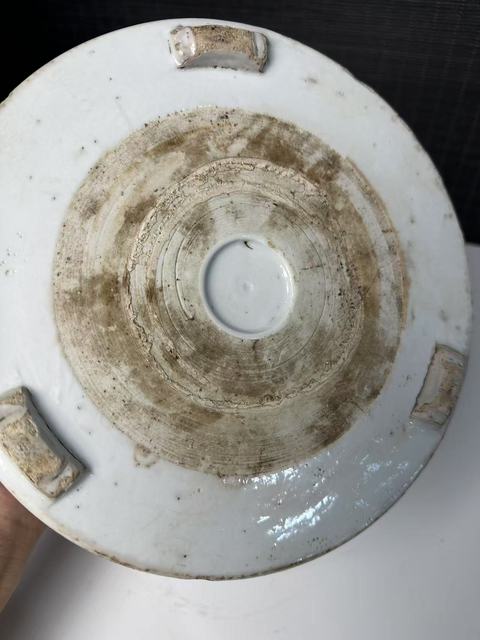 古玩陶瓷青花花卉紋三足爐真品鑒賞圖