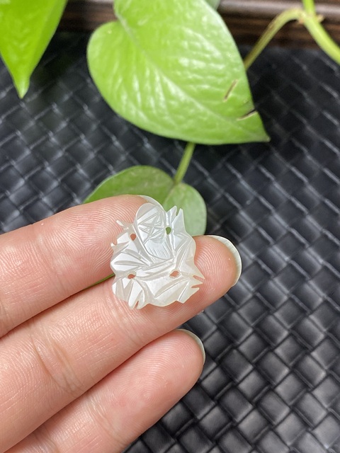 古玩玉器清代和田玉雕“關公”花片拍賣,當前價格150元