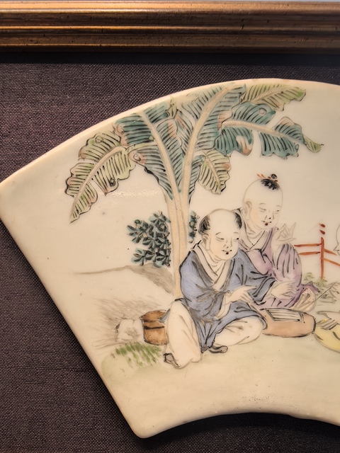 古玩陶瓷晚清淺降彩扇型瓷板真品鑒賞圖