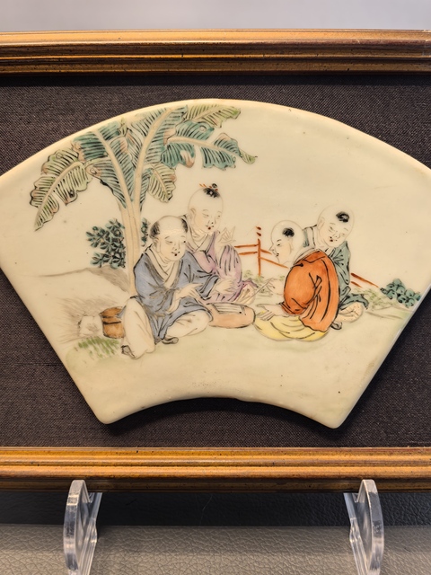 古玩陶瓷晚清淺降彩扇型瓷板真品鑒賞圖