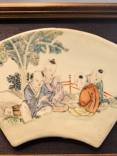 古玩陶瓷晚清淺降彩扇型瓷板真品鑒賞圖