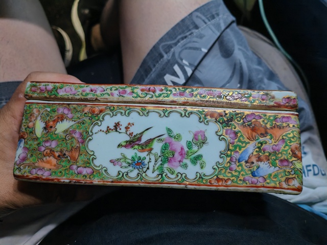 古玩陶瓷廣彩人物故事蓋盒真品鑒賞圖