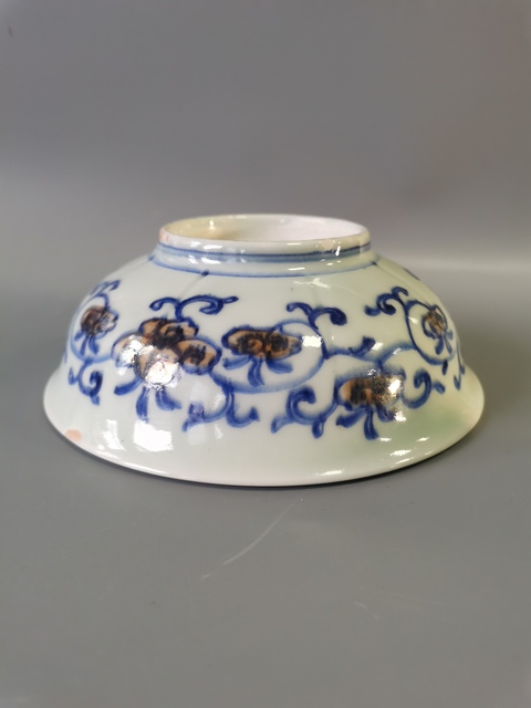 古玩陶瓷晚清青花加彩纏枝蓮紋碗真品鑒賞圖