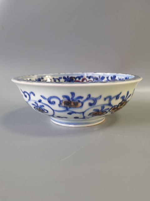 古玩陶瓷晚清青花加彩纏枝蓮紋碗真品鑒賞圖