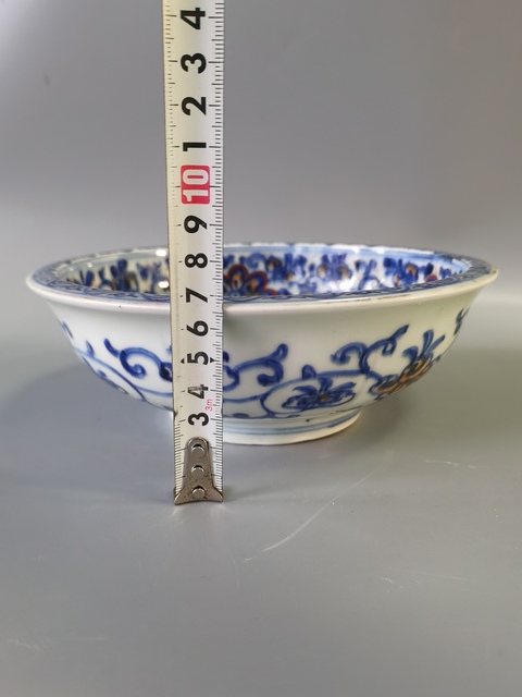 古玩陶瓷晚清青花加彩纏枝蓮紋碗真品鑒賞圖