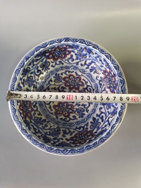 古玩陶瓷晚清青花加彩纏枝蓮紋碗真品鑒賞圖