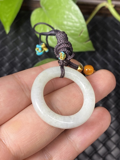 古玩玉器(一口價)清代天然翡翠雕“素紋環”拍賣,當前價格850元