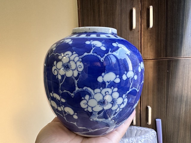 古玩陶瓷青花留白冰梅紋罐真品鑒賞圖