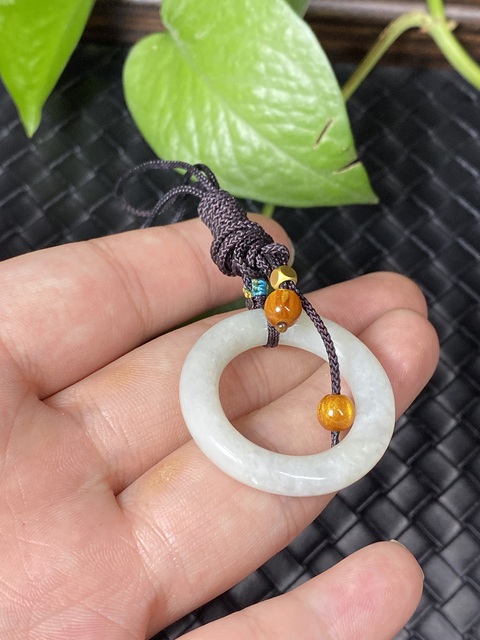 古玩玉器(一口價)清代天然翡翠雕“素紋環”拍賣,當前價格850元