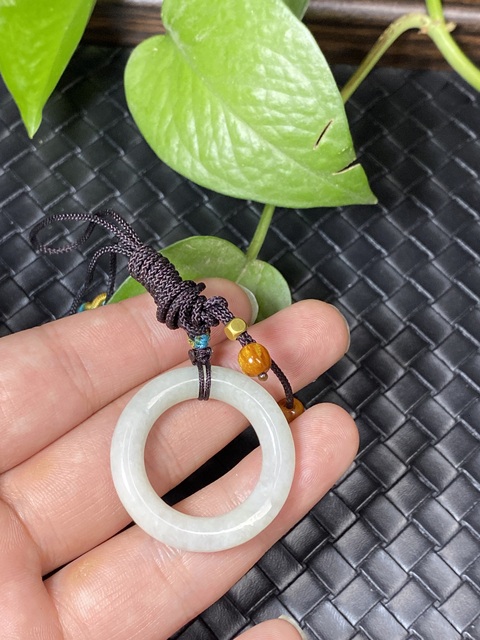 古玩玉器(一口價)清代天然翡翠雕“素紋環”拍賣,當前價格850元