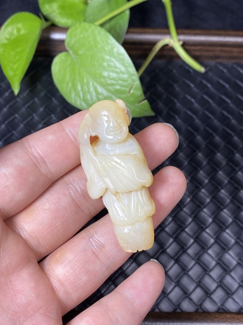古玩玉器（放漏）明末清初通天孔岫玉雕“童子”拍賣，當前價格2600元