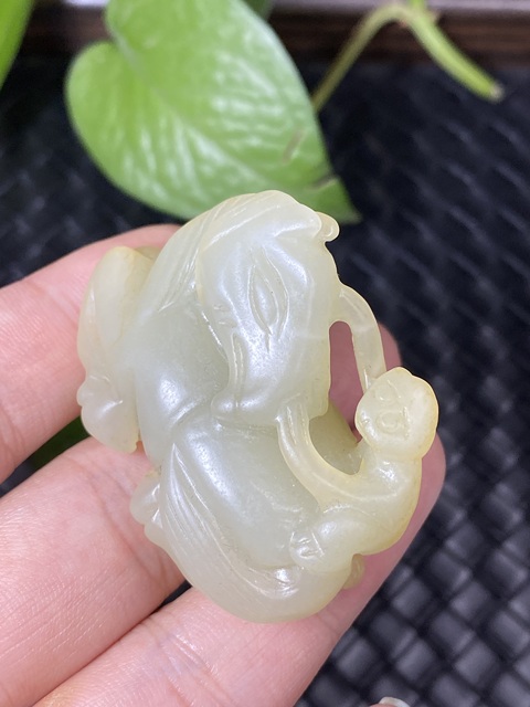 古玩玉器有年份的和田玉雕“馬上封侯”擺件拍賣，當前價格3500元