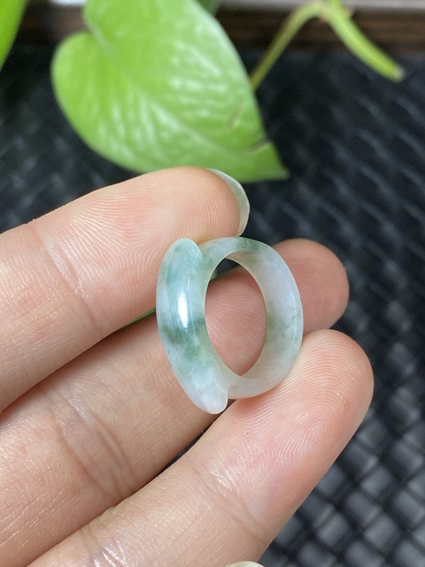 古玩玉器(虧本放漏)清代天然翡翠戒指拍賣,當(dāng)前價格1200元