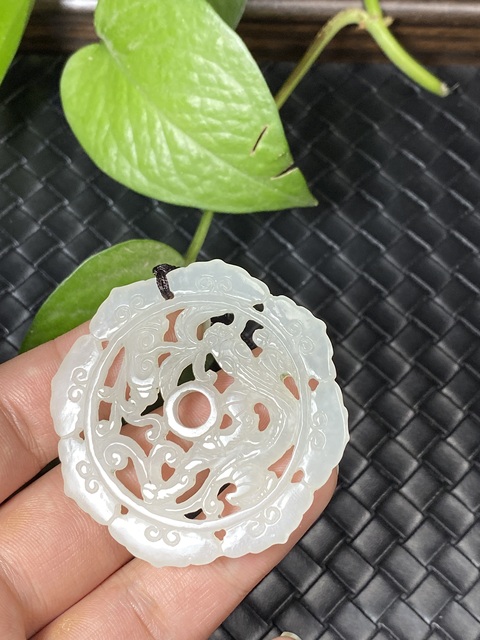 古玩玉器明代羊脂級的將軍扣后改和田玉雕“螭龍佩”拍賣，當(dāng)前價(jià)格15000元