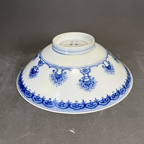 古玩陶瓷花卉紋青花碗真品鑒賞圖