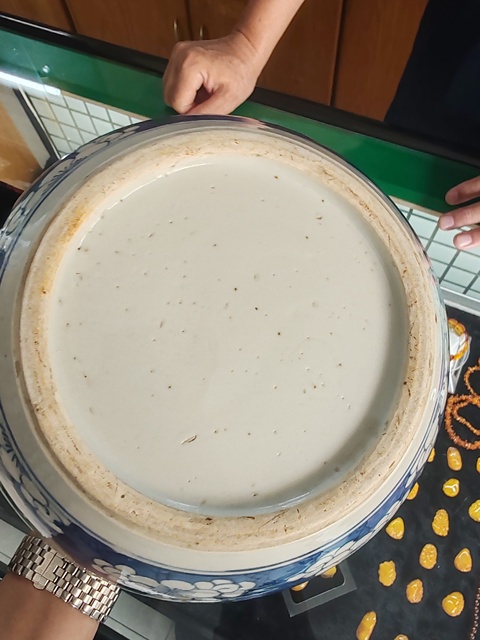 古玩陶瓷青花留白冰梅紋開光博古圖罐真品鑒賞圖