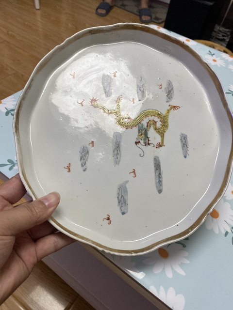 古玩陶瓷粉彩龍紋茶盤真品鑒賞圖