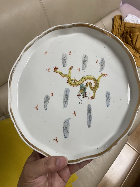 古玩陶瓷粉彩龍紋茶盤真品鑒賞圖
