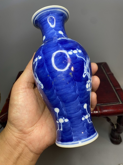 古玩陶瓷青花冰梅圖觀音瓶真品鑒賞圖