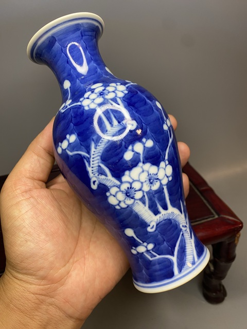 古玩陶瓷青花冰梅圖觀音瓶真品鑒賞圖