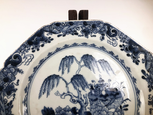 古玩陶瓷清早期·青花柳樹八方盤拍賣，當前價格297元
