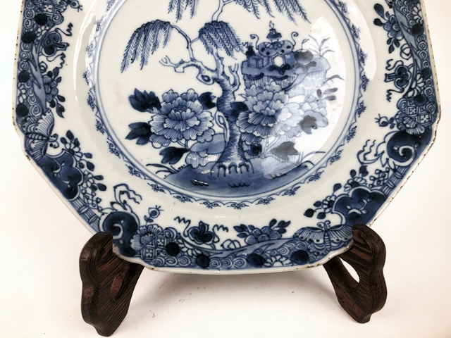 古玩陶瓷清早期·青花柳樹八方盤拍賣，當前價格297元