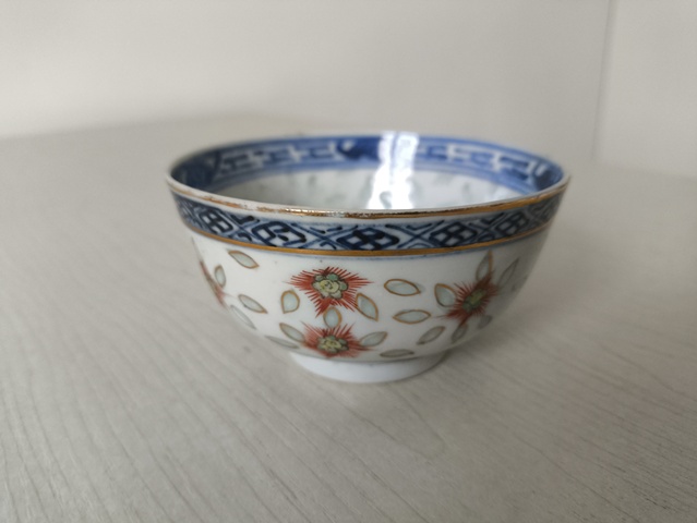 古玩陶瓷青花加彩花卉紋茶碗真品鑒賞圖