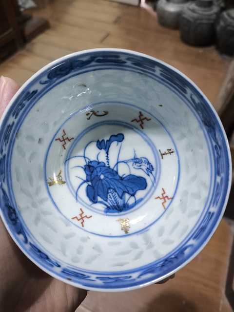 古玩陶瓷青花加彩花卉紋茶碗真品鑒賞圖