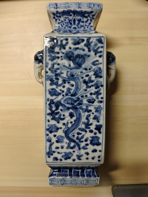 古玩陶瓷青花龍紋象耳瓶真品鑒賞圖
