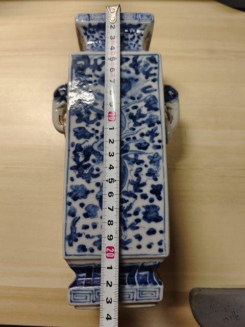 古玩陶瓷青花龍紋象耳瓶真品鑒賞圖