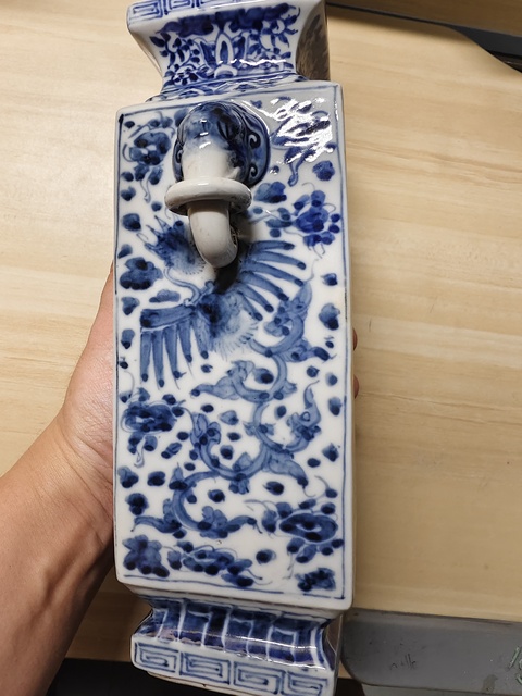 古玩陶瓷青花龍紋象耳瓶真品鑒賞圖