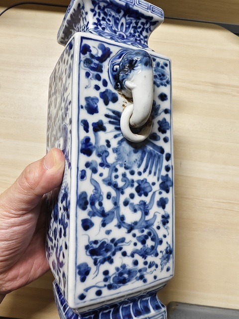 古玩陶瓷青花龍紋象耳瓶真品鑒賞圖