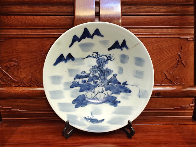 古玩陶瓷清中期?成化年制款青花山水紋大盤(pán)(大尺寸)拍賣(mài),當(dāng)前價(jià)格688元