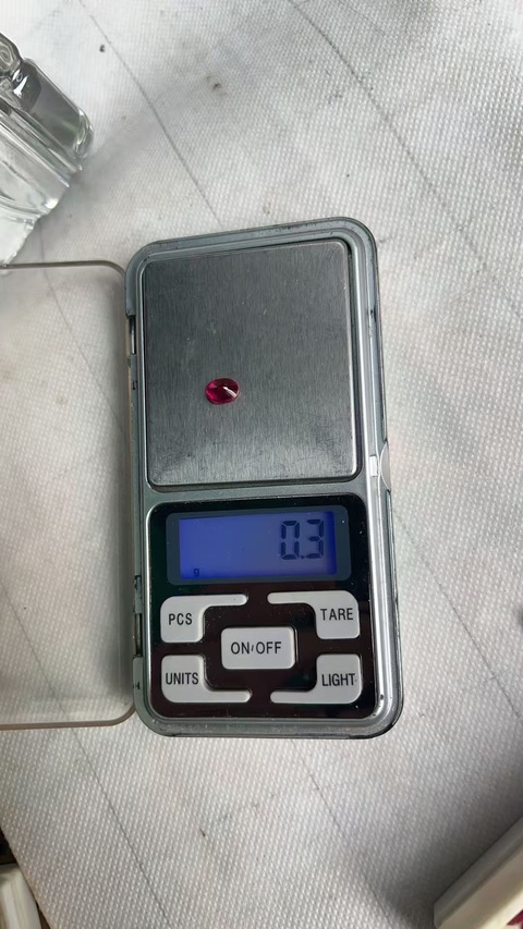 古玩玉器紅色寶石蛋面真品鑒賞圖