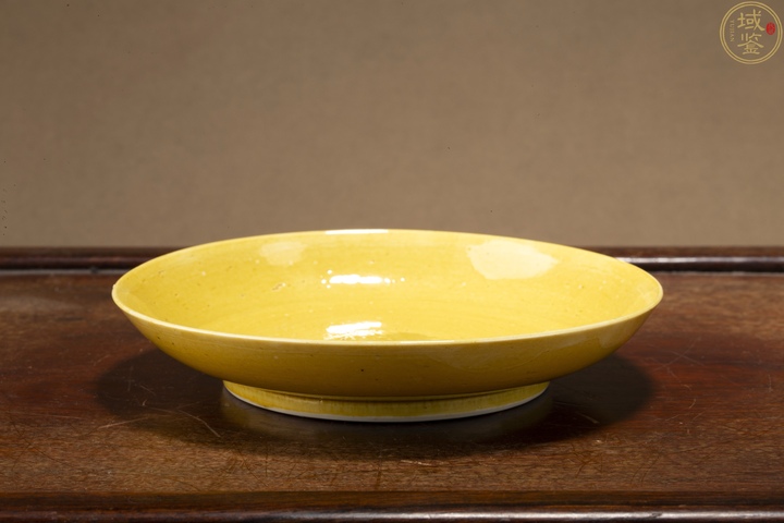 古玩陶瓷黃釉官窯盤真品鑒賞圖