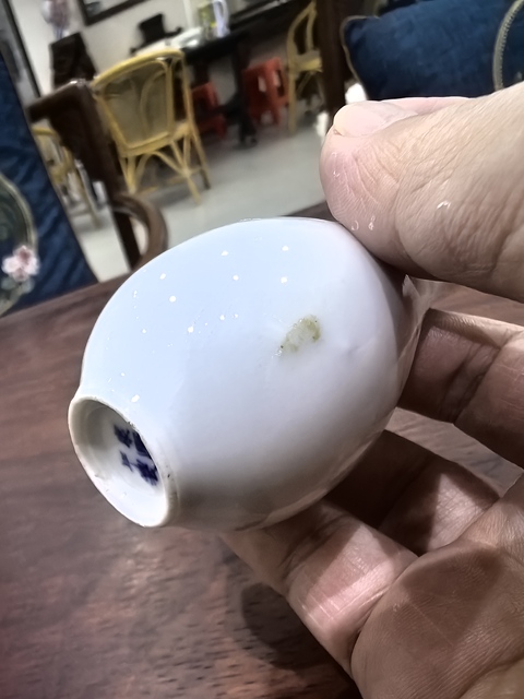 古玩陶瓷青花人物小瓶真品鑒賞圖