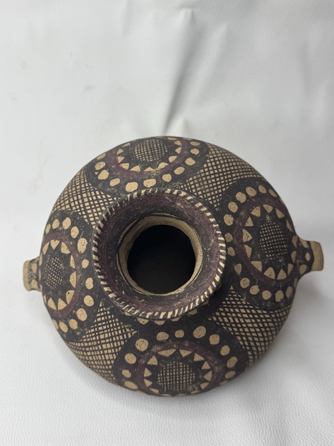 古玩陶瓷馬家窯文化-邊家林類型太陽(yáng)紋雙耳壺真品鑒賞圖